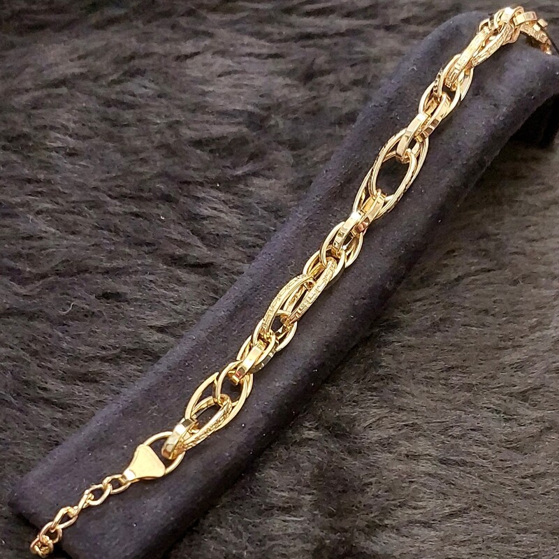 دستبند طرح زنجیری یا بافت مارک معروف شین (sheen) با طرح ورساچه ، رنگ طلایی ، استیل رنگ ثابت و کاملا مشابه طلا