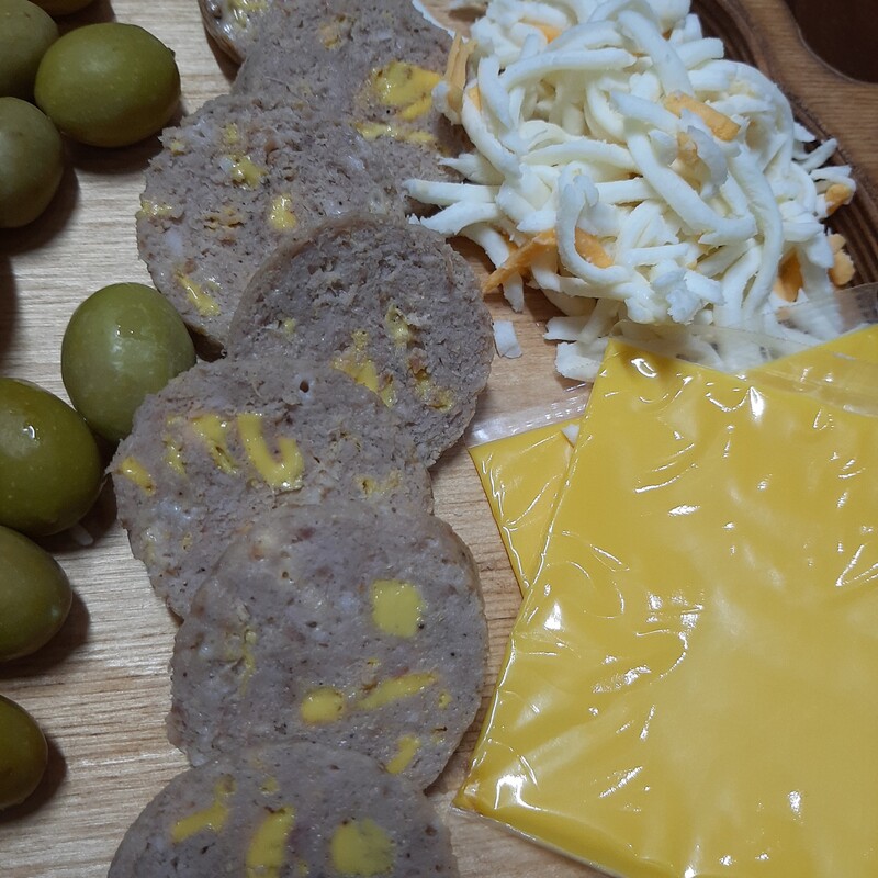 سوسیس کراکف پنیری  خانگی (ترکیبی مرغ و گوساله) نیم کیلو   