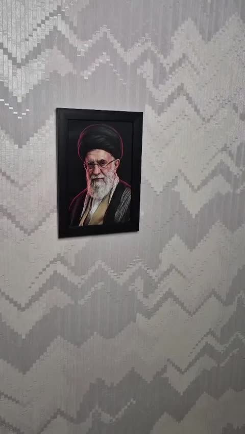 قاب عکس رهبری شهید