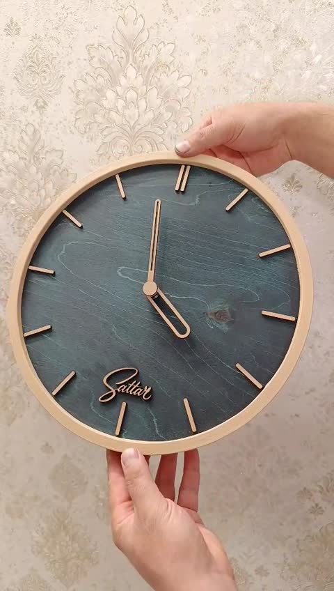 ساعت دیواری چوب طبیعی مینیمال، کد T001 (پس کرایه)