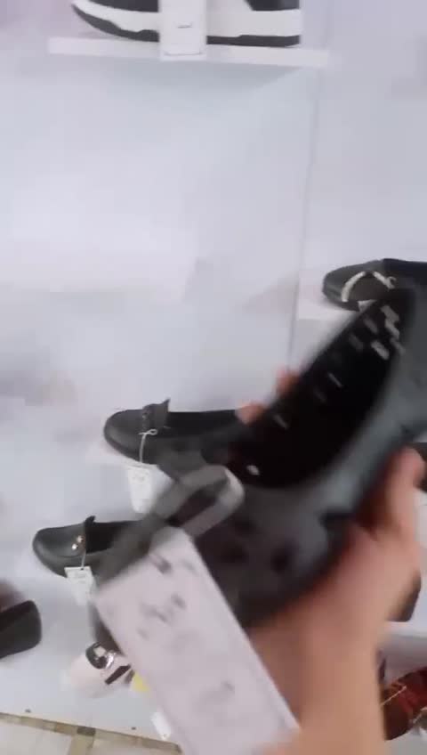 کالج زنانه کالج لیزری ترمه سایز37 تا 41 رنگ مشکی سبک و خوش پا (موجودی چک شود)