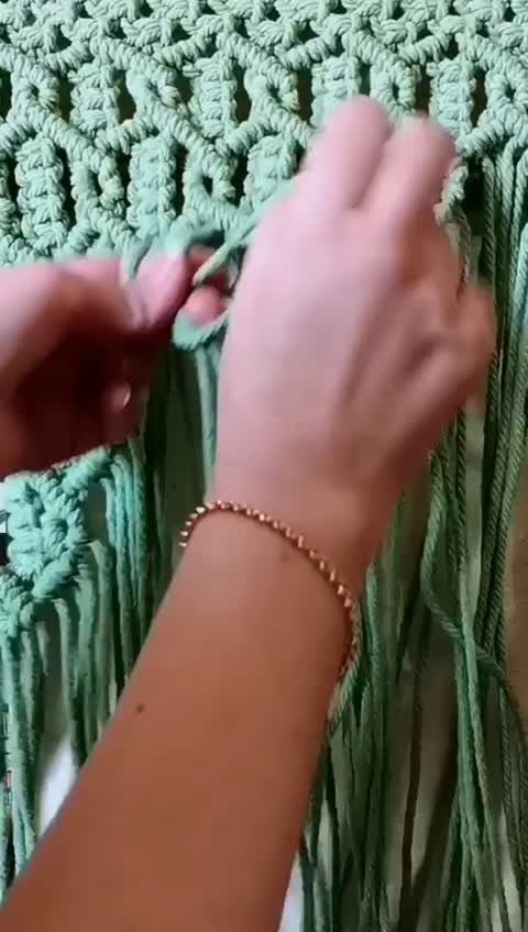 کوسن مکرومه سایز50در 30 بافته شده از نخ مکرومه تابیده جنس پارچه کوسن متقال پنبه درجه یک پر شده از الیاف ویسکوز درجه یک 