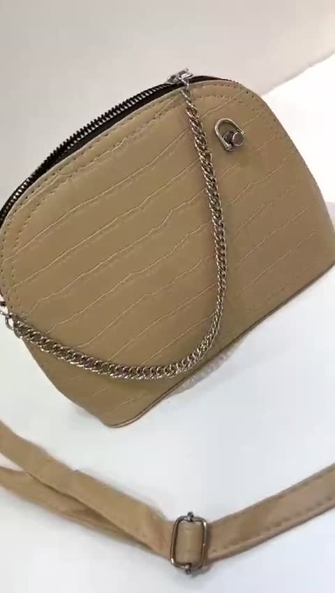 کیف  سنگی حلالی  خوشگل  دارای  بند  قابل تنظیم  و دو سر زیپ  فلزی خارجی  زنجیر دار  