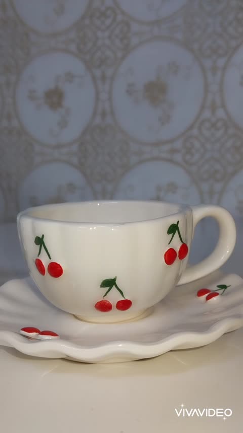 ست فنجان و نعلبکی طرح گیلاس برجسته