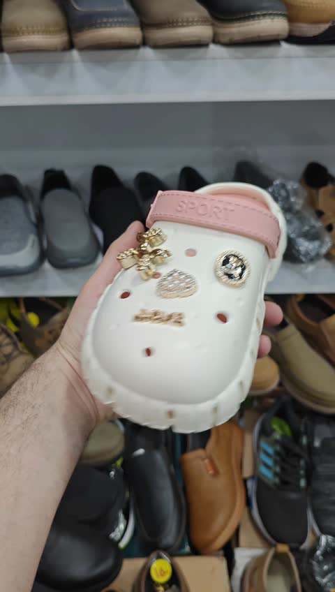 کراکس نگین دار صورتی