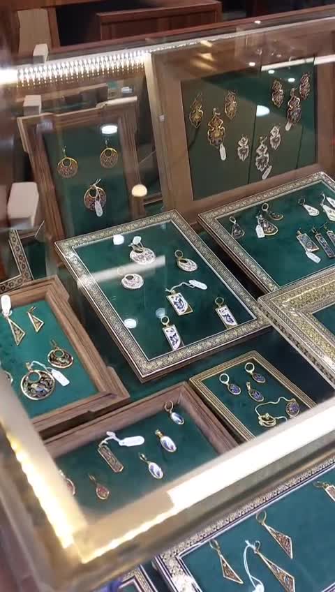 نیم ست مدال و گوشواره مس طرح گل و بوته T1007M