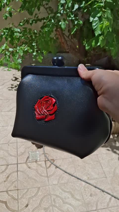 کیف دهانه چوبی چرم طبیعی گاوی مدل 1