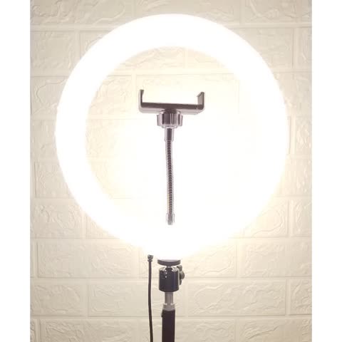 رینگ لایت رنگی قطر 26 RGB به همراه سه پایه 2.10 سانتی متری با قابلیت رقص نور به همراه ضمانت تکی به قیمت عمده (پس کرایه)