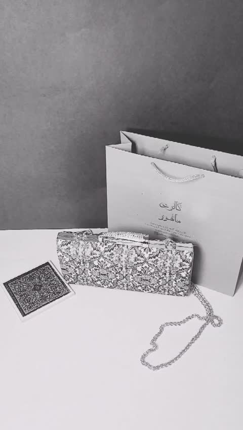 شال با طرح کاشیکاری مسجد نصیرالملک شیراز، نخی چهار فصل، بدون چروک و بدون لیز خوردن از سر، دور چرخ دوز 