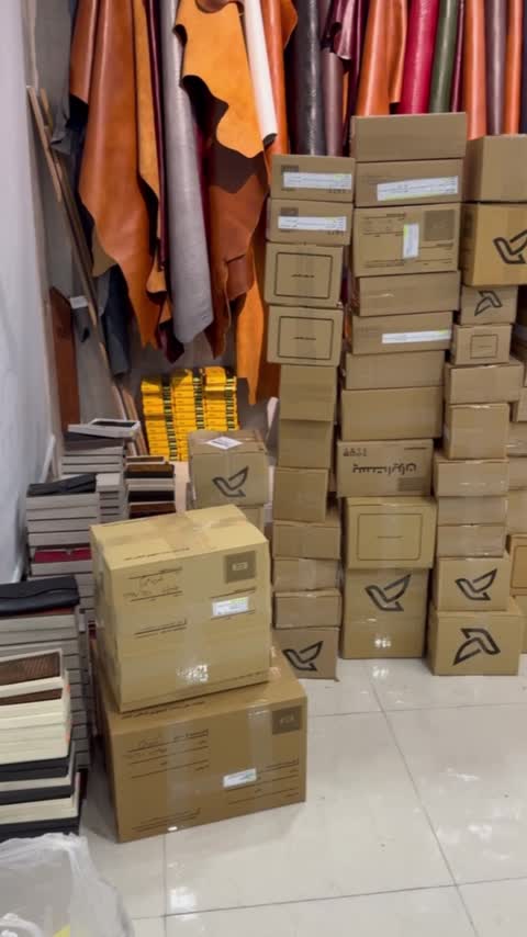 کیف چرم طبیعی گاوی مدل یکتا عنابی روکو