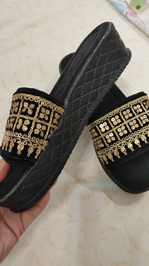 صندل دخترونه و زنانه لژدار سوزندوزی مشکی طلایی