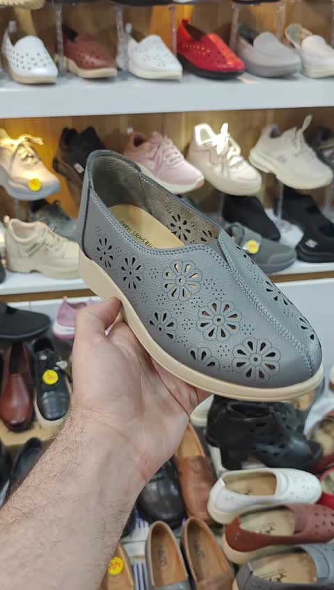 کفش طبی زنانه گلبرگ طوسی