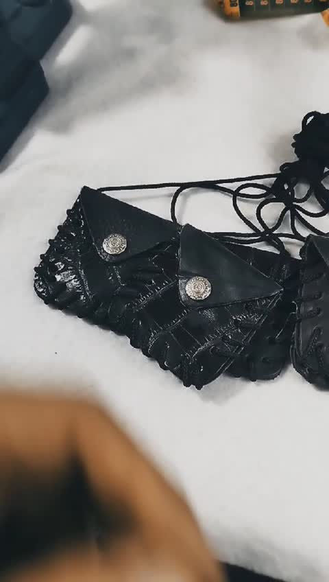 گردن آویز چرمی جا دعا چرمی original سایز متوسط 6 سانت عرض 7 سانت بلندی کد Black bag