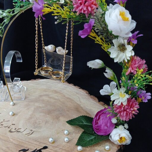 جا حلقه ی عروس و داماد استند چوبی حلقه همراه با جای ساعت تم رنگی قابل و متن قابل تغییر  به سلیقه شما