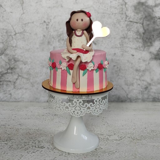 مینی کیک دختر ونه با رنگبندی دلخواه شما  مناسب برای روز دختر محصول باکیفیت خانگی بدون مواد نگهدارنده پخت روز