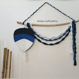 آویز دیوارکوب مکرومه به رنگهای سرمه ای آبی کاربنی سفید