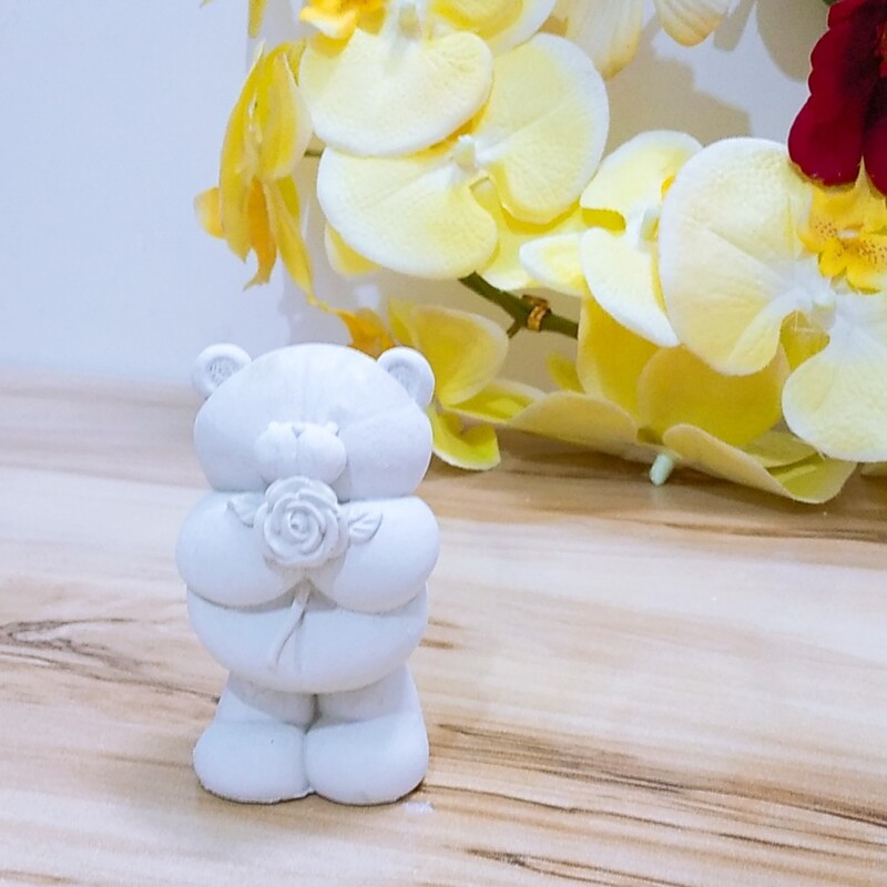 بیس خام خرس گل به دست