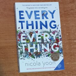 کتاب رمان عاشقانه همه چیز همه چیز  Everything Everything به زبان انگلیسی 