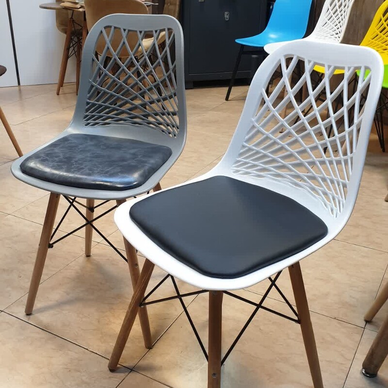 صندلی فایبر  مدل رادین. پایه فلزی و چوبی نیم تشک