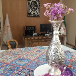 صنایع دستی-گلدان صراحی قلمزنی طرح گل و مرغ- نقره فام
