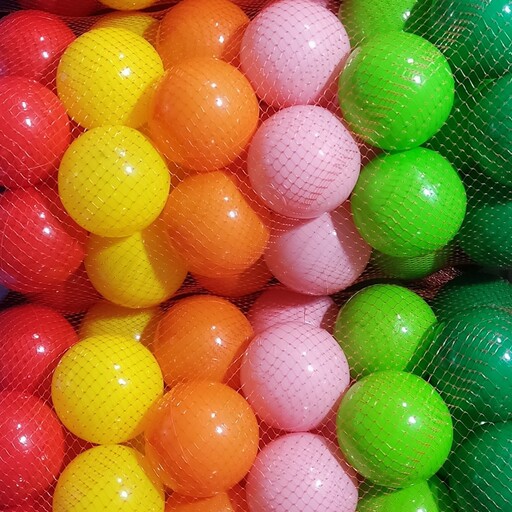توپ استخری سایز 7در هفت رنگ مختلف از مواد اولیه.به صورت فله ای .جهت شهر بازی ها و استخر آب . گونی 2000 عددی 