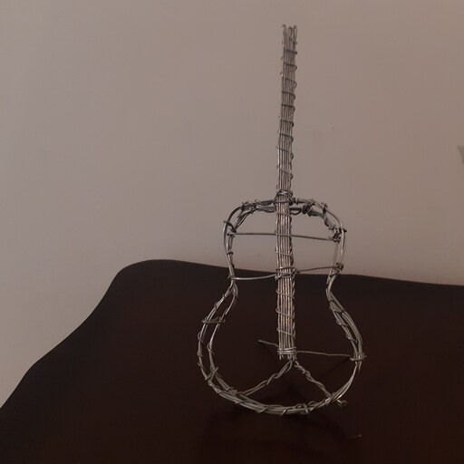 مجسمه دکوری گیتار سیمی دست ساز هنری رو میزی سه بعدی هدیه خاص