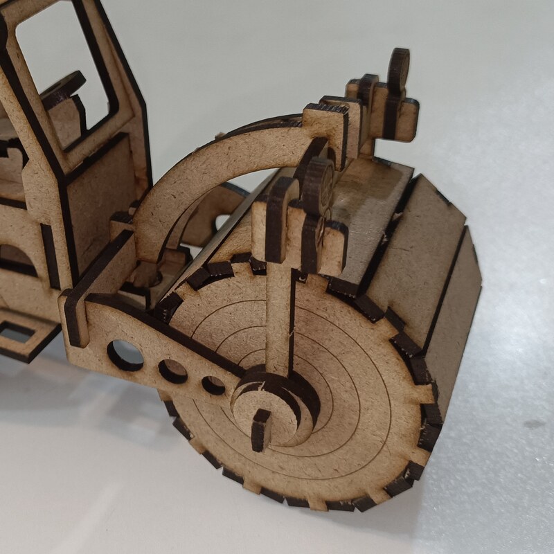 پازل سه بعدی چوبی ماشین غلتک  با جزییات و زیبا محکم و سبک
