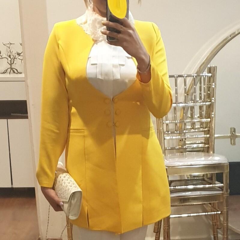 کت زرد مازراتی تنخور زیبا دارای سایز بندی محدود