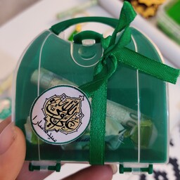 گیفت عید غدیر کیف پلاستیکی سبز همراه با محتویات داخل اسکناس و شکلات