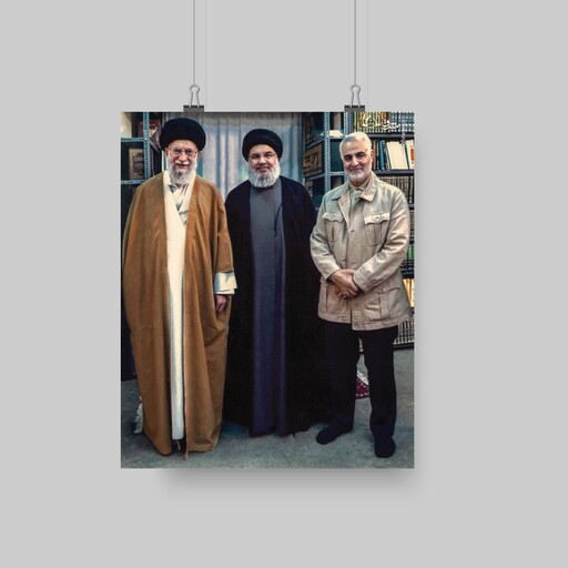 قاب عکس سردار سلیمانی و سید حسن نصرالله در کنار رهبر انقلاب اسلامی ـ شاسی 13x18
