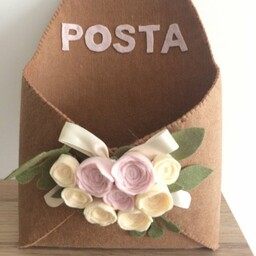 باکس یا کیسه هدیه  نمدی گل برجسته رنگ قهوه ای اندازه 20 در 30 سانت
