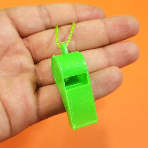 سوت پلاستیکی بند دار (بسته سه عددی) سوت اسباب بازی  ورزشی