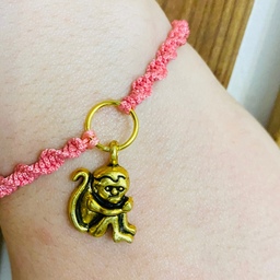 دستبند پیچ بافت با اویز میمون