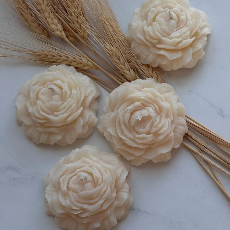 گل زیبای آلاله پارافین یک درصد سفید قابل اجرا در رنگ های مختلف قطر 6 مناسب برای دیزاین گیفت هدیه خوشبو بدون دود 