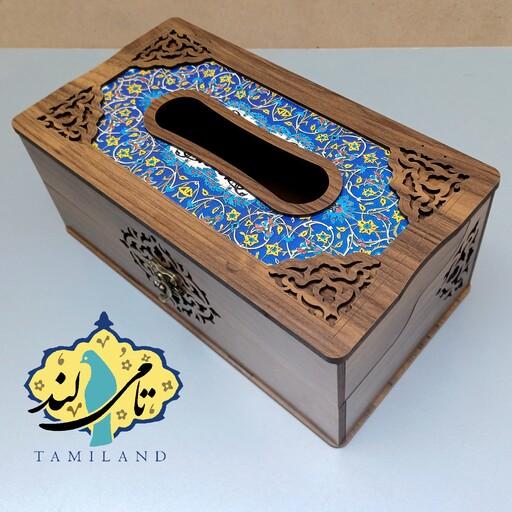 جعبه دستمال کاغذی چوبی کرشمه طرح کاشی زمینه آبی و سفید صنایع دستی تامی لند