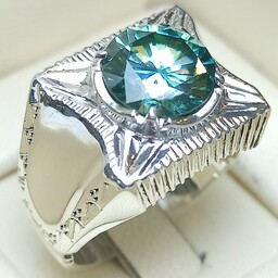 انگشتر نقره موزنایت سبز الماس تراش دست ساز دارای برلیان