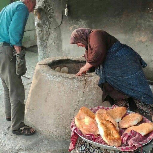 نان سنتی قرصه استان گلستان بسیار خوشمزه خوش عطر جهت یک عصرانه کامل همچنین قابل میل کردن همراه انواع غذاها