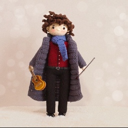 عروسک بافتنی شرلوک هلمز 2 با قد 25 سانتی متر