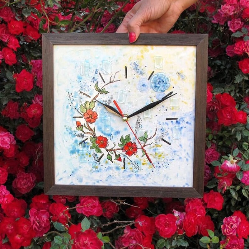 ساعت دیواری آمینا تلفیق کاشی و شیشه طرح شاخه گل( قاب قهوه ای)