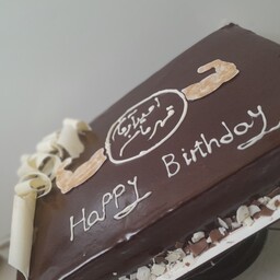 کیک خامه ای با روکش گاناش و شکلات