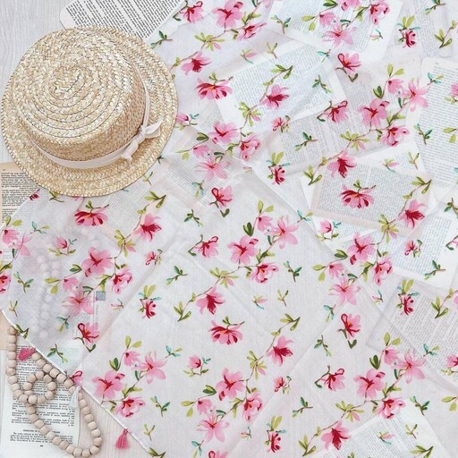 شال نخی وارداتی منگوله دار زمینه سفید با گلهای صورتی طرح تابستانی