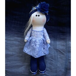 عروسک روسی دختر  با گل سر آبی