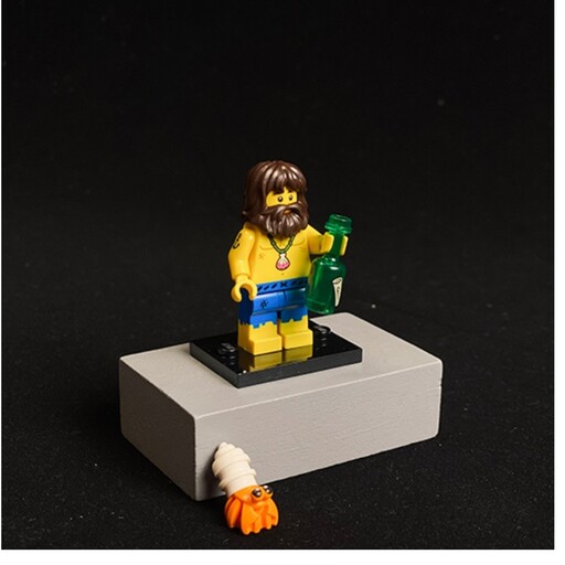 لگو مینی فیگور انتخابی سری 21 کد 71029 آیتم Castaway
Lego Minifigures Series 21 Castaway 71029