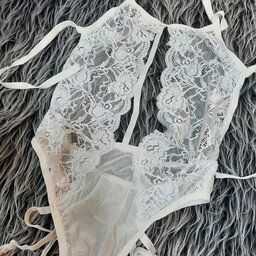 لباسخواب عروس رنگ سفید ست دو تکه بادی گیپوری و جوراب تاسایز46