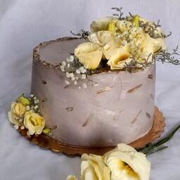  کیک تولد با تزیین گل طبیعی 2 کیلویی