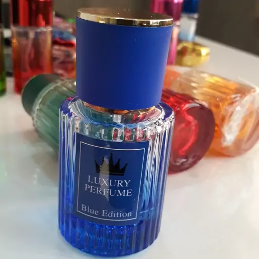 عطر آکوا بولگاری 23  گرم  خالص  به علاوه  شیشه فانتزی لوکس  و بمقدار  لازم  مشتقات  عطری برای  پاف و  پخش بوی بهتر