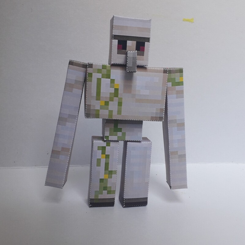 ماکت مقوایی شخصیت آیرون گولم ماین کرافت. Minecraft Irongolem Figure