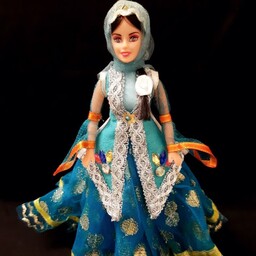عروسک با لباس سنتی ایران