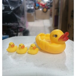 لوازم سیسمونی و اسباب بازی و پوشاک ست عروسک تاتی سوتی اردک مادر به همراه سه اردک کوچک