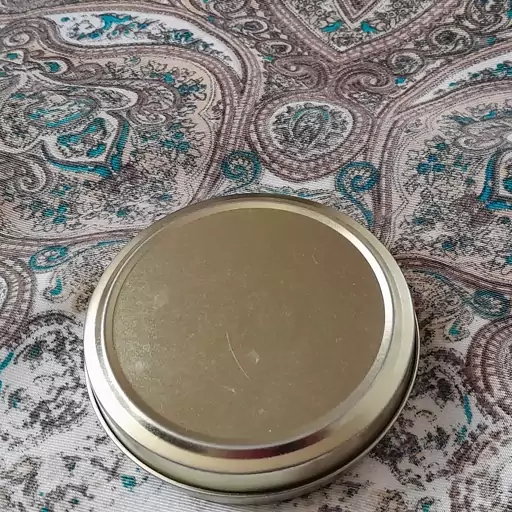 زعفران درجه یک اتویی (10گرمی) خوش رنگ خوش عطر بسته بندی کریستال و شیشه  زعفران قائنات  تیام نوشان ارشیا